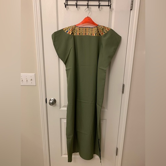 Green Egyptian Traditional Dress - Picture 14 of 16